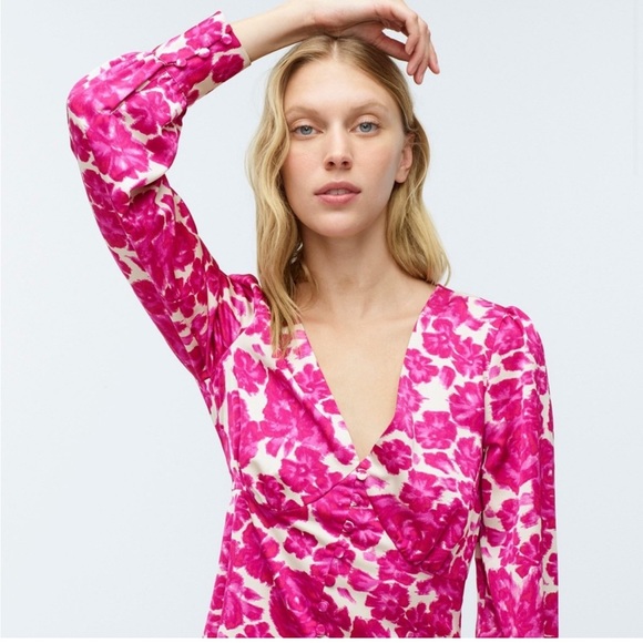 J. Crew hot pink berry plunge satin plunge blouse top covered buttons size 4 - Picture 3 of 12